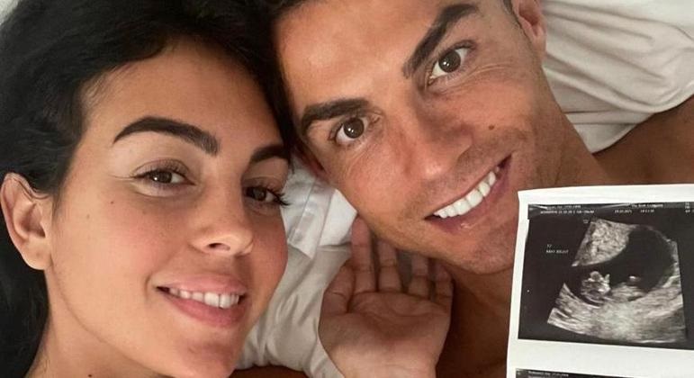 Casal perdeu um dos gêmeos no parto
