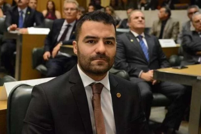 Pedido de cassação foi feito após a divulgação de mensagens do parlamentar consideradas sexistas sobre as refugiadas ucranianas