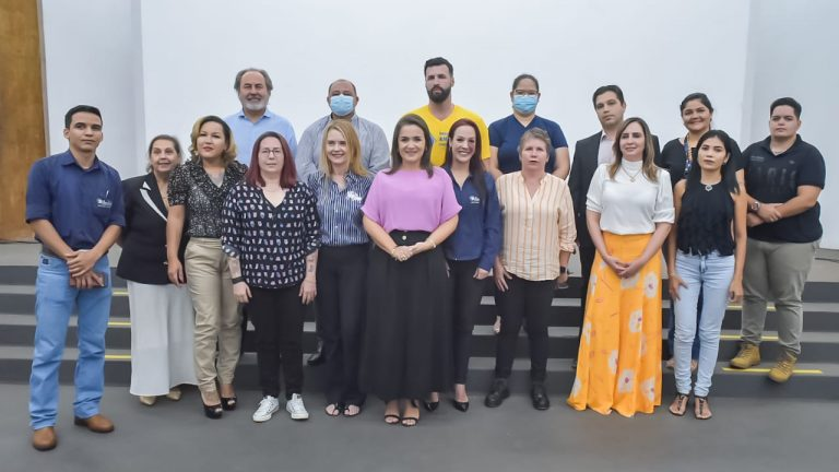 Cerimônia de posse foi realizada no Teatro do Paço Municipal