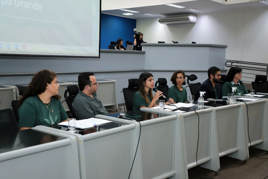 Vereadora Camila Jara debate uso de maconha para fins medicinais