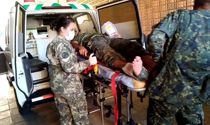 Militares foram atingidos por bomba