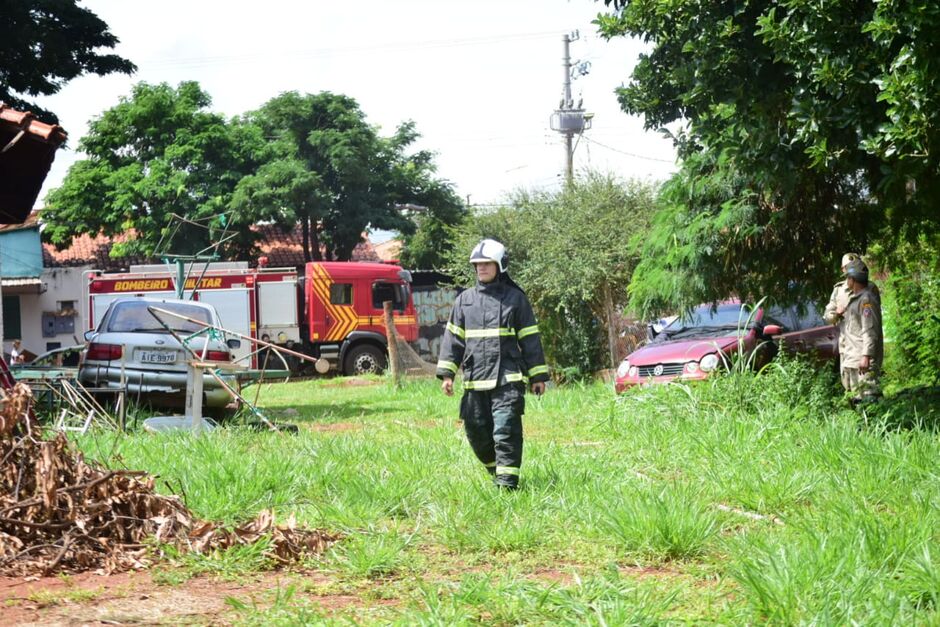 Barracão de escola de samba pegou fogo