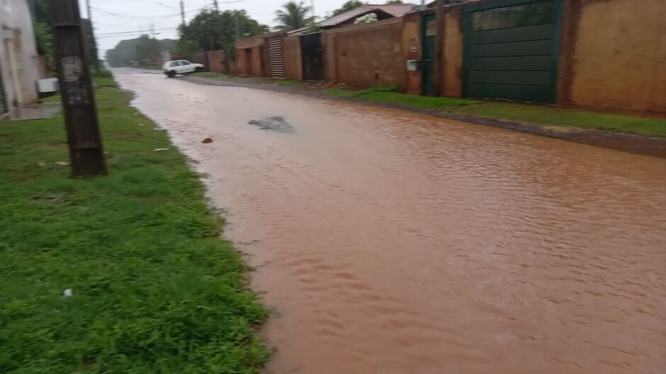 Rua Internacional no bairro Santa Emília, em Campo Grande