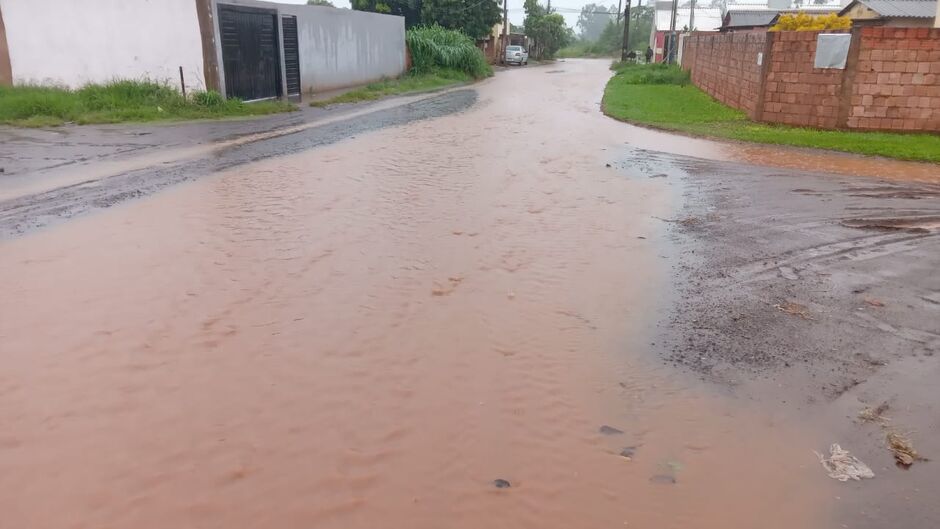 Rua Internacional no bairro Santa Emília, em Campo Grande