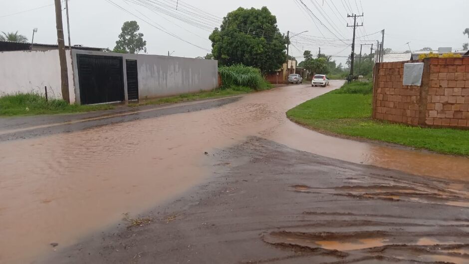 Rua Internacional no bairro Santa Emília, em Campo Grande