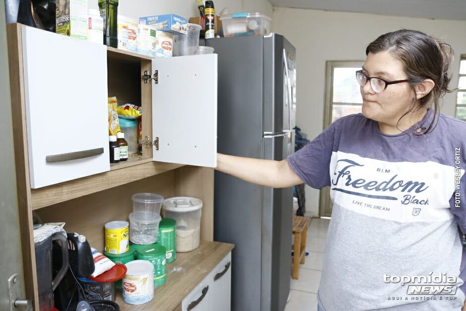 Valquiria pede ajuda para alimentar a família