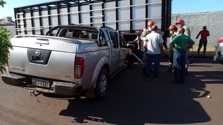 Caminhonete ficou destruída