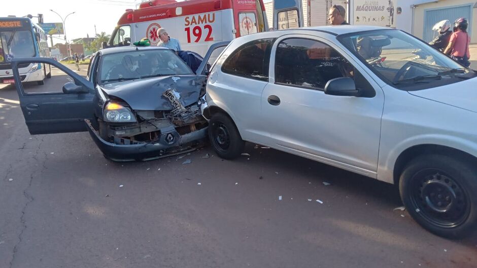 Pancada violenta entre veículos deixa um ferido