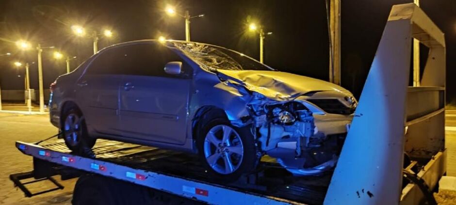 Veículo ficou bastante danificado após o atropelamento