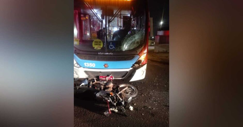 Motociclista bateu de frente com ônibus