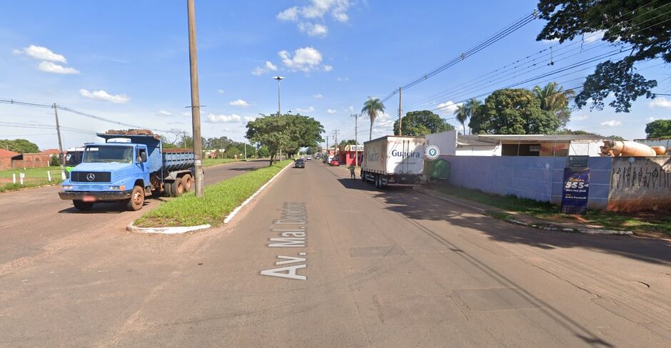 Acidente aconteceu na Marechal Deodoro na esquina com a rua Verdes Mares