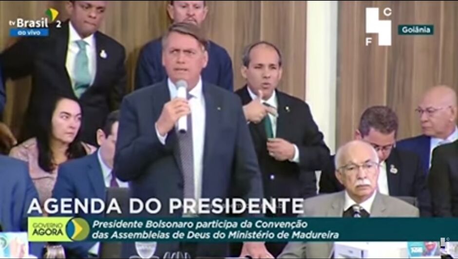 Bolsonaro diz que "tem que ter fé" para melhorar o país