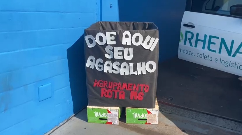 Grupo arrecada roupas e calçadas para ajudar os mais necessitados