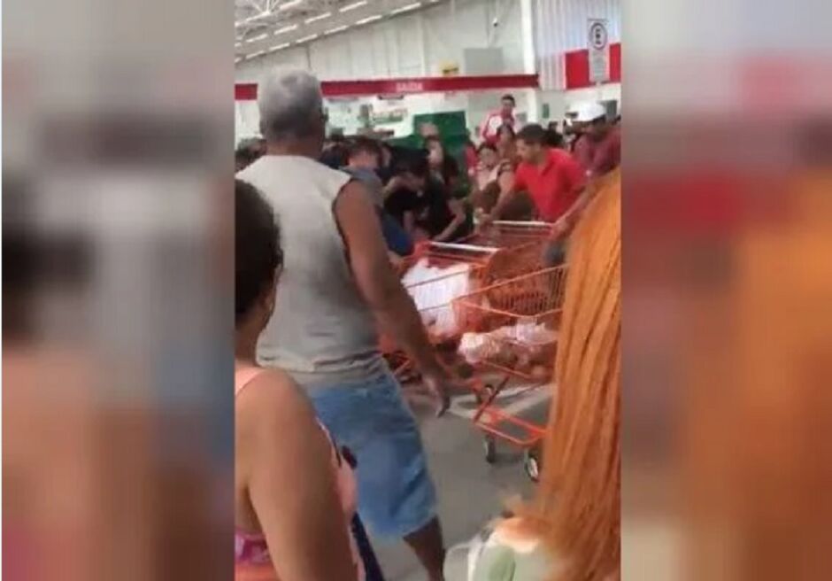 Clientes se aglomeraram para aproveitar promoção