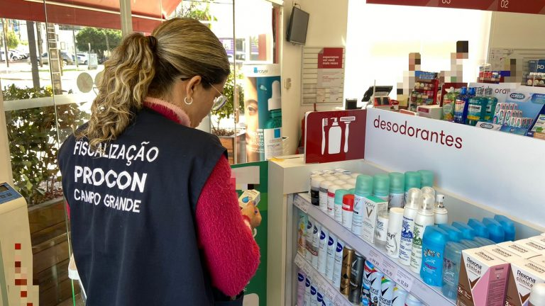 Procon foi até a farmácia fiscalizar