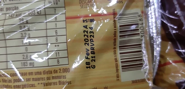Produtos vencidos foram encontrados nas gôndolas do supermercado