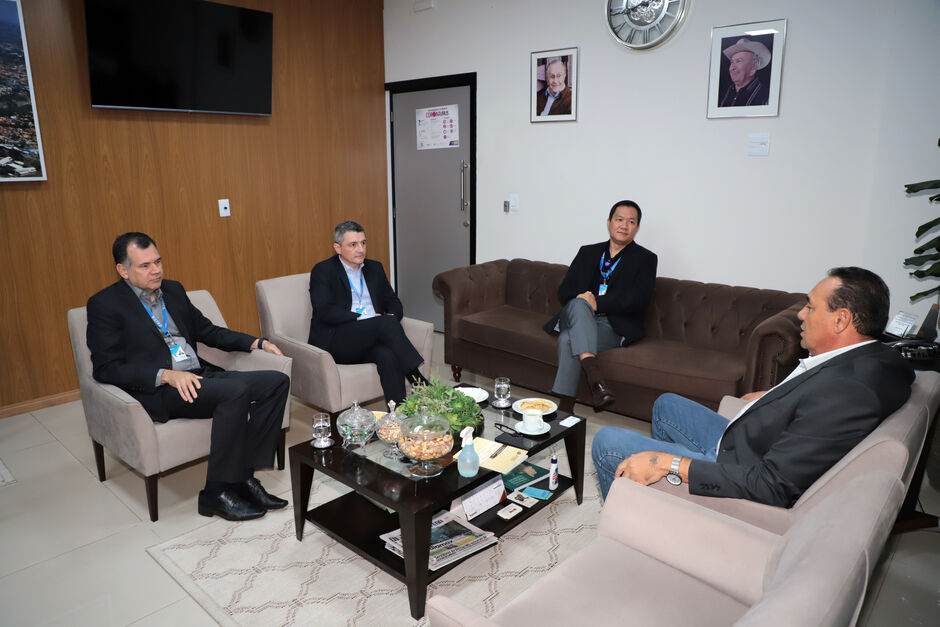 Reunião entre vereadores e superintendente Ederson Claudio da CEF ocorreu na Câmara