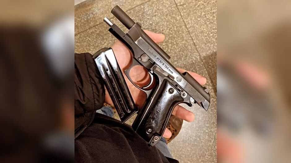 Pistola usada pelo acusado