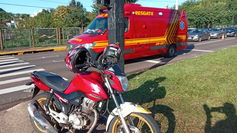 Motociclista ficou ferida após condutor bater em sua traseira