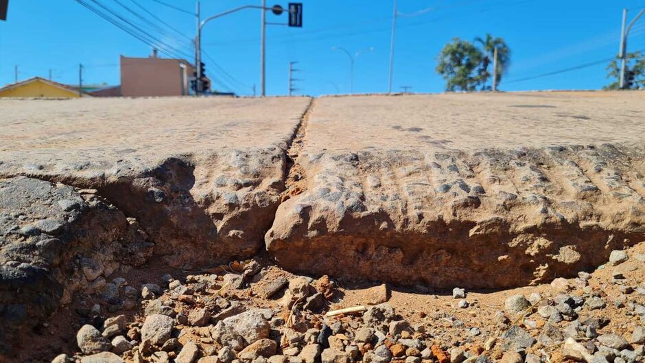 Buraco tem causado prejuízo aos motoristas