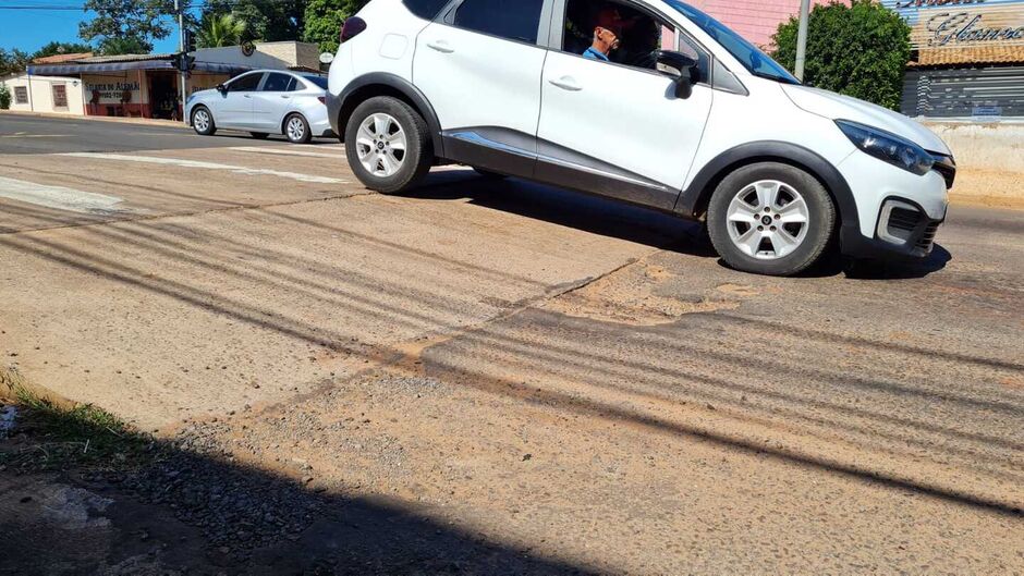 Buraco tem causado prejuízo aos motoristas