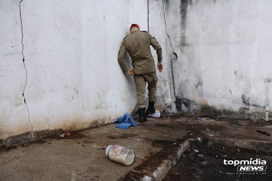 Os moradores chamaram a polícia e os bombeiros