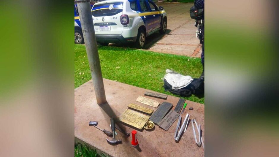 Placas eram furtadas de cemitério