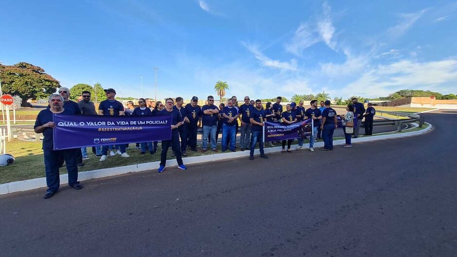 Protesto aconteceu na manhã desta quinta-feira