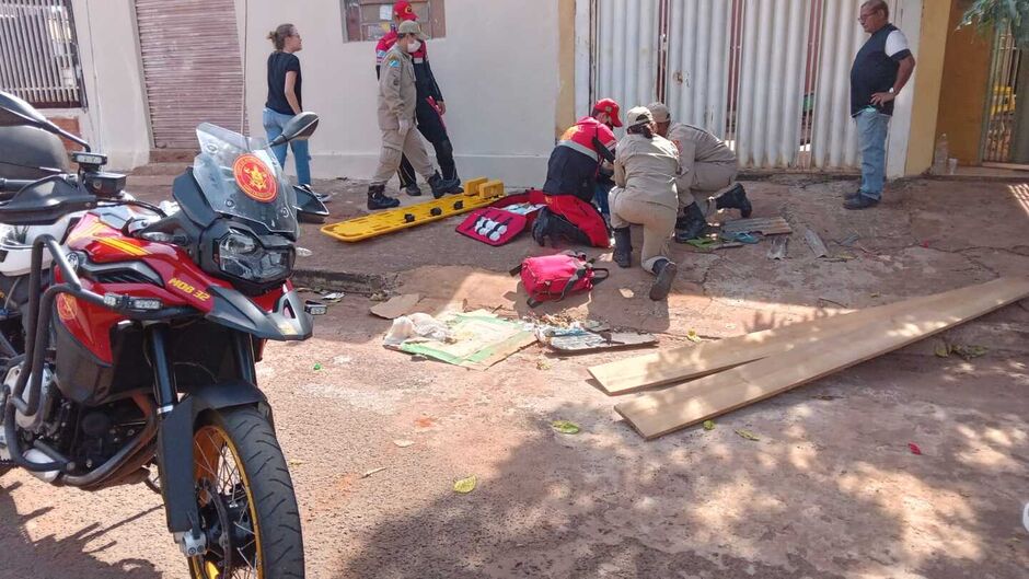 Vítima foi socorrida pelo Corpo de Bombeiros
