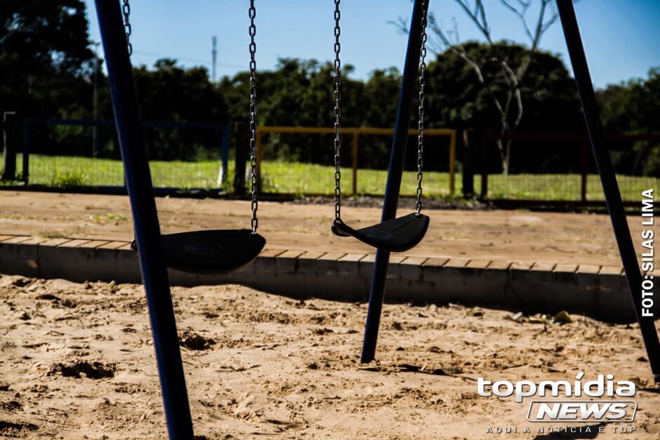 Crianças foram encontradas sozinhas em casa