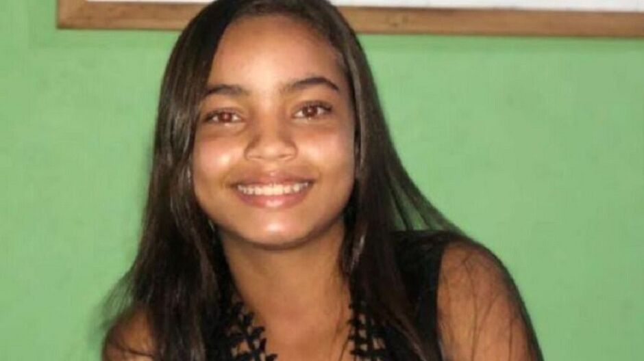 Adolescente iria lavar o cabelo no quintal 