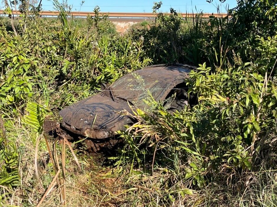 Capotamento deixou dois feridos 