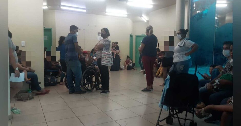 Crianças passaram mal ao aguardar atendimento