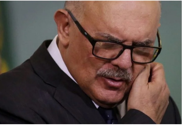 Ex-ministro Milton Ribeiro foi liberado