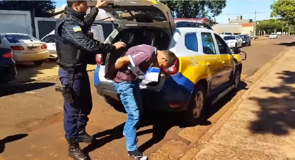 Suspeito usou faca e machado para matar pai e madrasta 