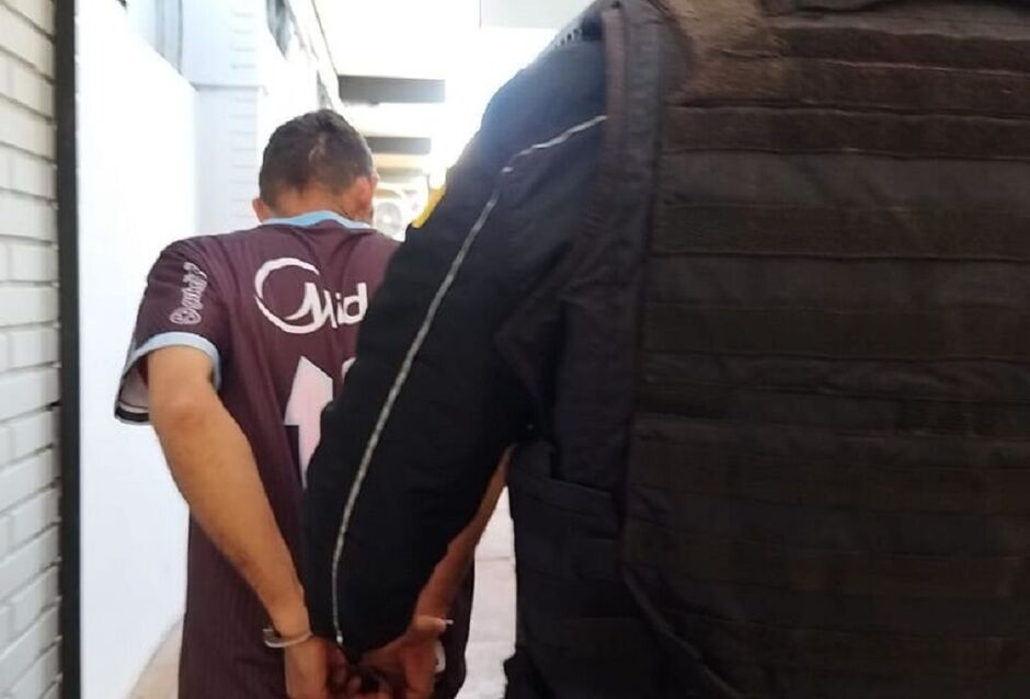 Ele abandonou o carro do casal em via pública 