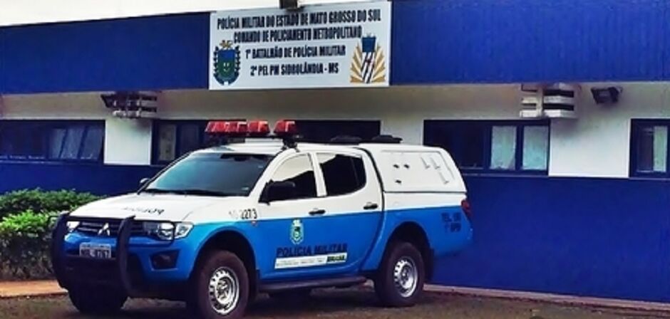 Homem estava armado com faca