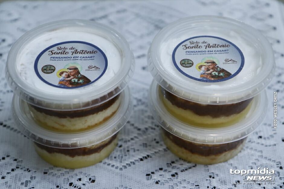 Bolo de Santo Antônio continua a ser vendido