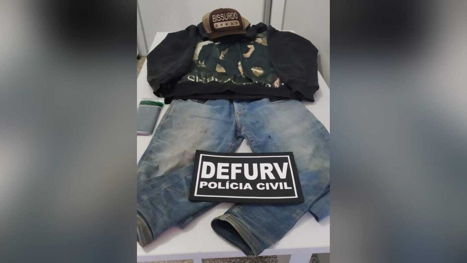 Roupa apreendida na casa do acusado