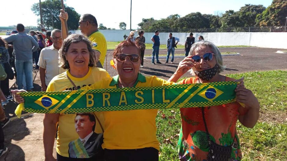 Eleitoras se fazem presentes desde cedo na Base Aérea 