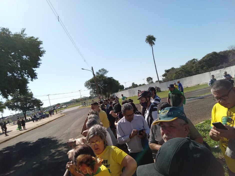 Eleitoras se fazem presentes desde cedo na Base Aérea 