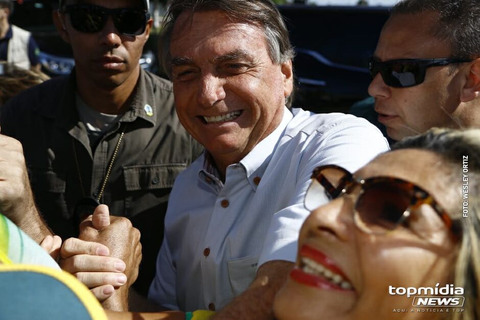 Bolsonaro parou para cumprimentar eleitores