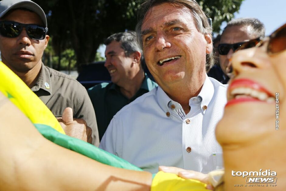 Bolsonaro parou para cumprimentar eleitores