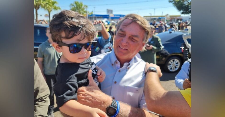 Amanda registrou foto do filho com Bolsonaro