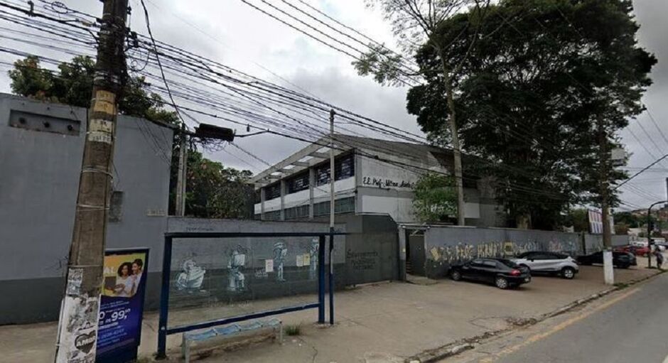 Escola onde o aluno foi agredido
