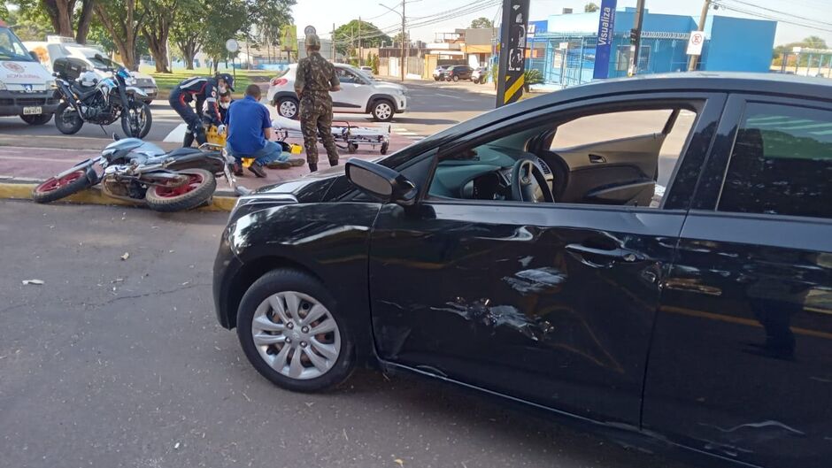Veículo ficou com a lateral danificada 
