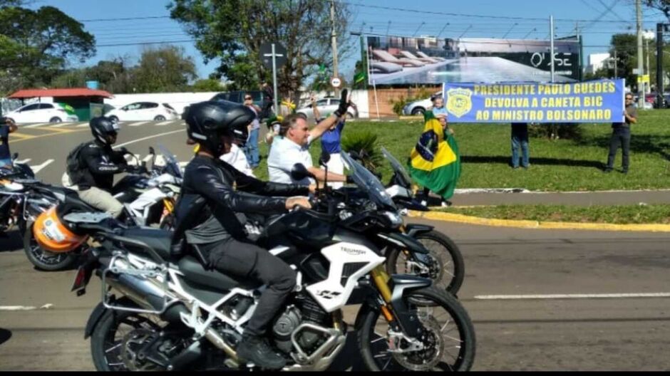 Bolsonaro não utilizou capacete durante motociata em Campo Grande