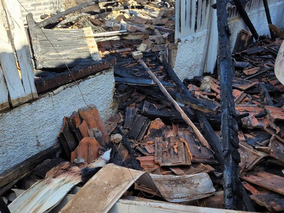 A casa e o fusca foram destruídos pelas chamas