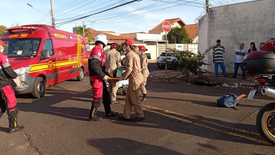 A vítima foi socorrida pelo Corpo de Bombeiros 