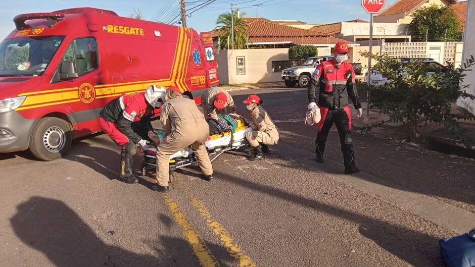 A vítima foi socorrida pelo Corpo de Bombeiros 